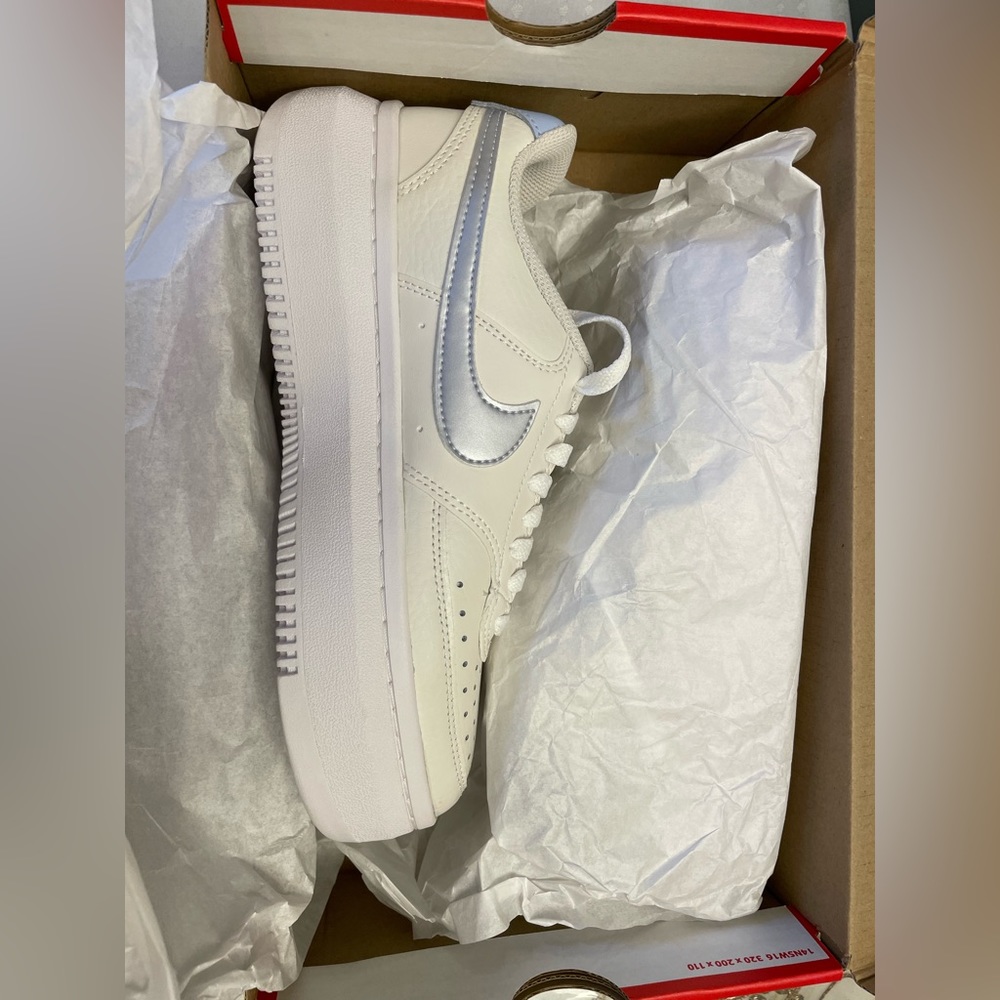 BRAND NEW IN BOX Nike Platform White Sneaker Size 8